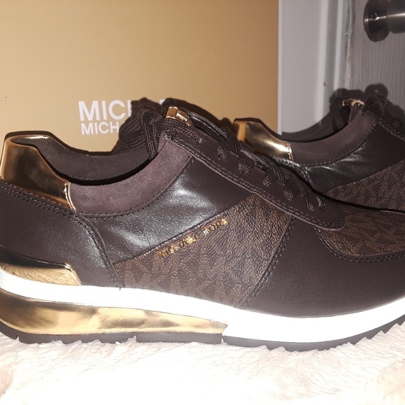 AUTHENTIC MICHAEL KORS SHOES SIZE 8.5 - Picture 3 of 5